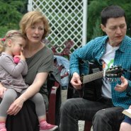 Lato, gitara, śpiew