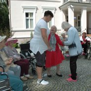Jednak pamiętają o staruszkach